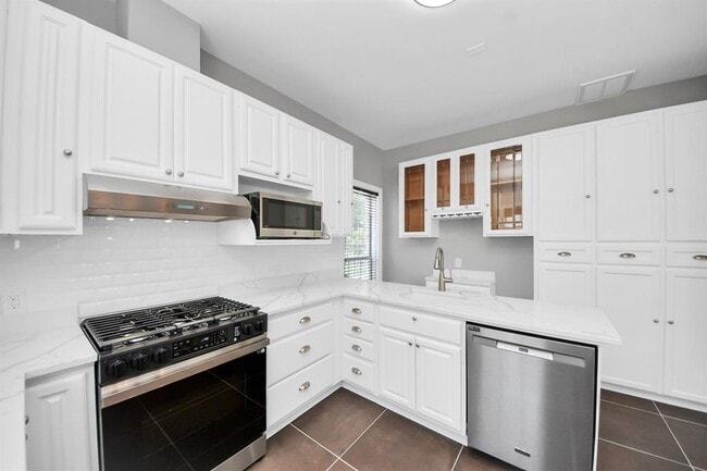 Building Photo - 6622 Park Ln