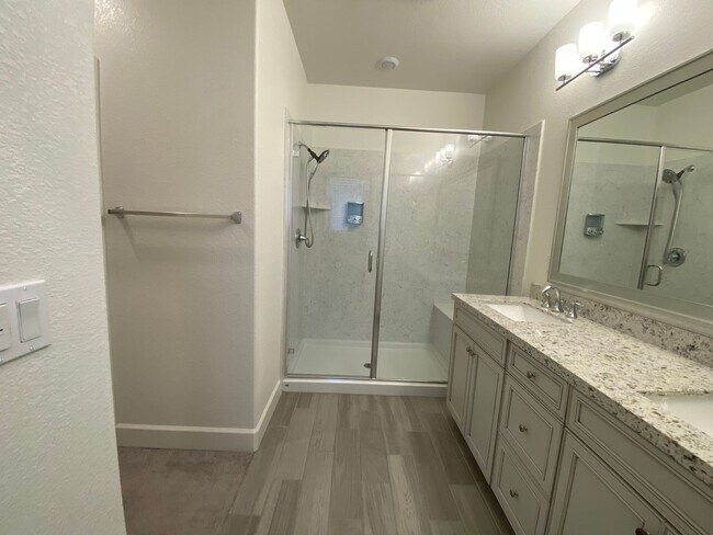 Building Photo - Gorgeous 3 bedroom 2.5 bath home in Northlake community