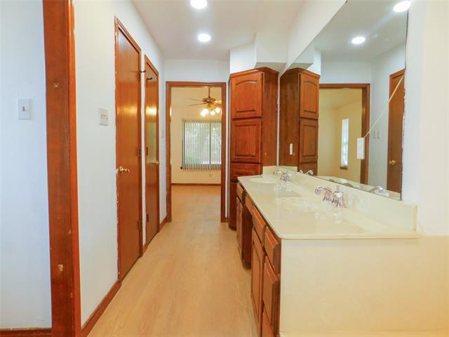 Building Photo - 110 Carolyn Ln