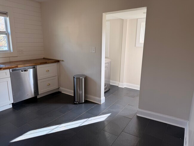 Building Photo - 822 Radford Pl