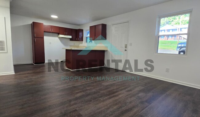 Building Photo - 2559 Green Oaks Ct SE