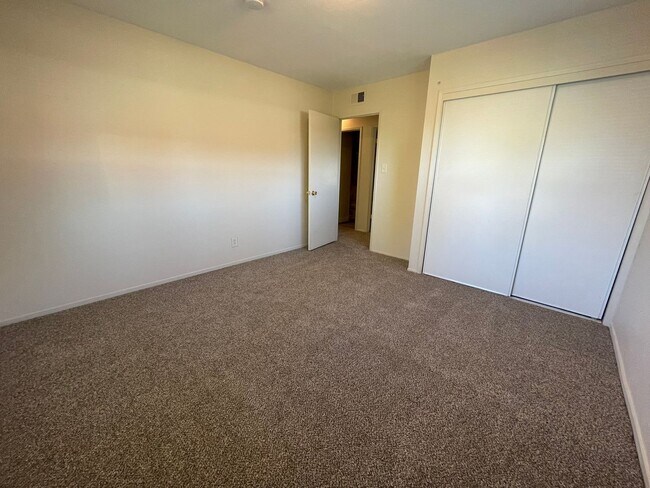 Building Photo - Charming 3-Bedroom Home with Bonus Room an...