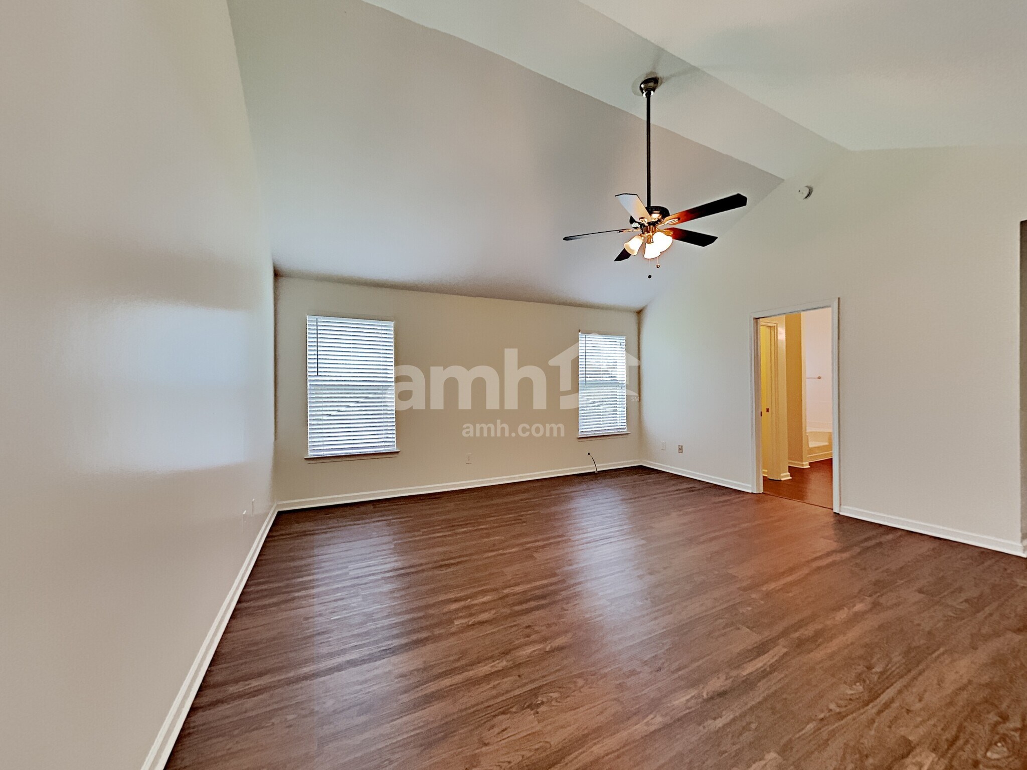 Building Photo - 2425 Valley Creek Dr