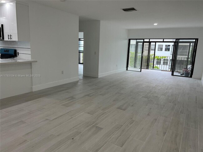 Building Photo - 575 Crandon Blvd
