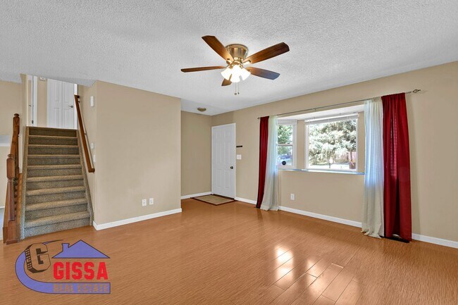Building Photo - Beautiful home with 3 bedrooms, 2 bathroom...