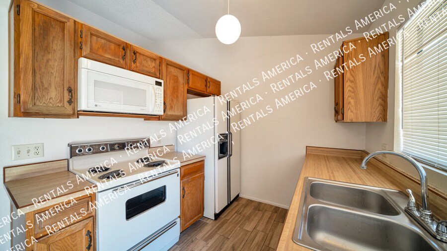 Building Photo - 8764 E Almond St