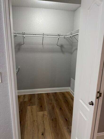 Building Photo - 2201 Scenic Hwy