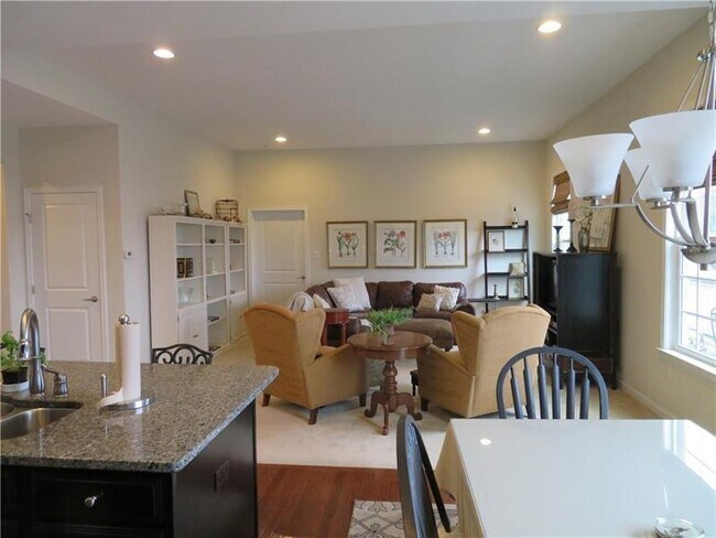 Building Photo - 2047 Golden Grove Dr