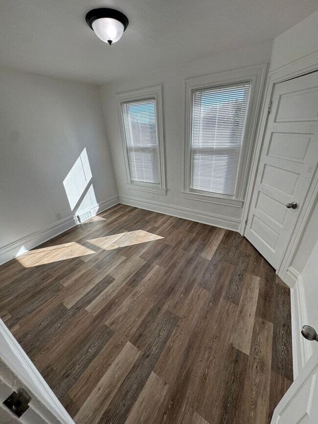 Building Photo - Enormous Completely Updated 4-Bedroom 1-Bath House w/ Flat Yard!!!