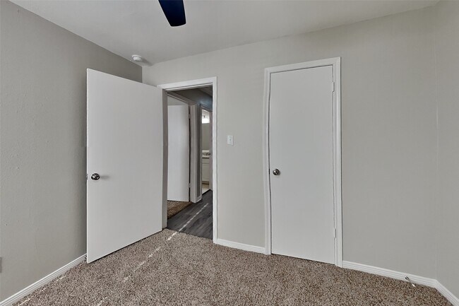 Building Photo - 22 S Rain Forest Ct
