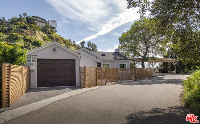 Building Photo - 2370 San Marco Dr