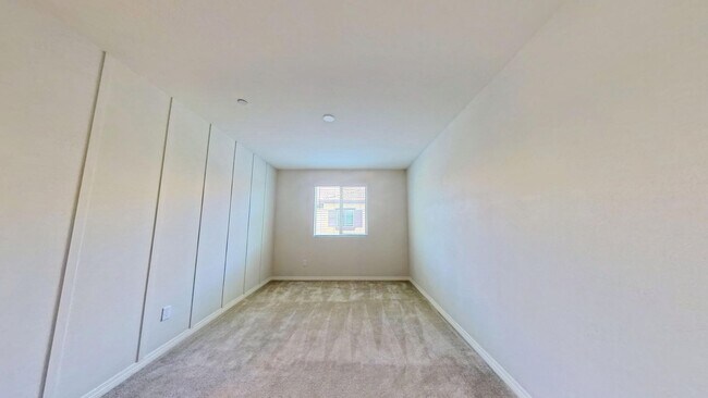 Building Photo - 24122 Tuscany Ave