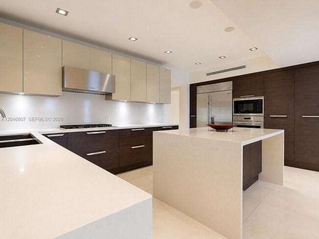 Building Photo - 260 S Coconut Ln