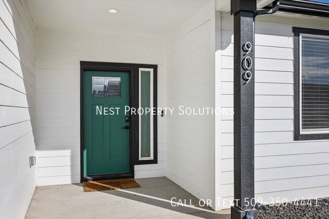 Building Photo - 909 5th Ave NE