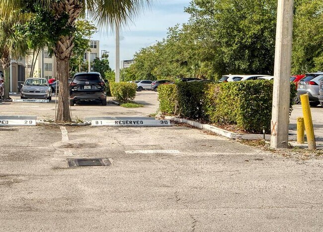 Building Photo - 1690 NE 191st St