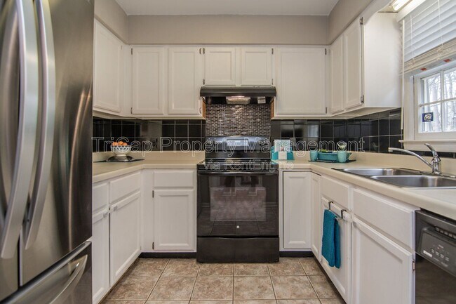 Building Photo - 1806 Township Cir