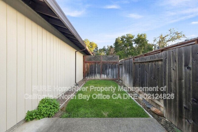 Building Photo - 5925 Montecito Blvd