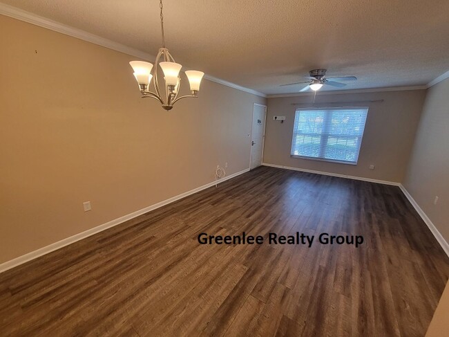 Building Photo - Updated 1st floor condo – 2 Bed/2 Bath- Ga...