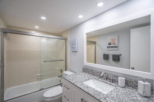 Building Photo - 500 Egret Cir