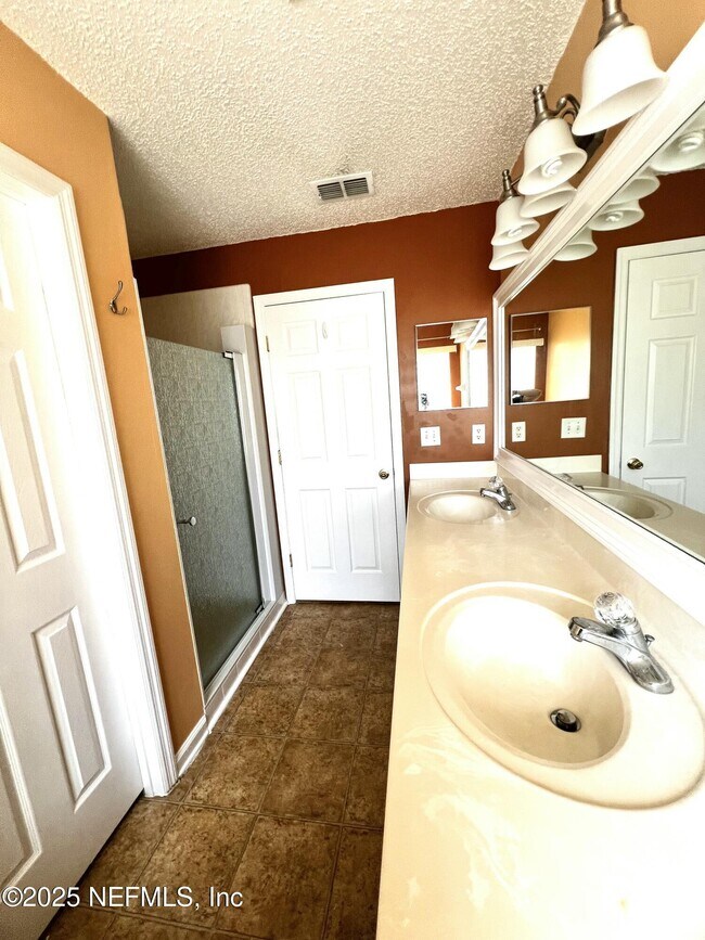 Building Photo - 8452 Stelling Dr S