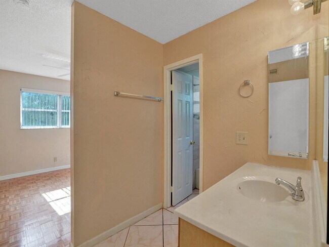 Building Photo - 3000 Riverside Dr