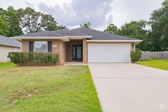 Building Photo - Centrally located 3 bedroom home