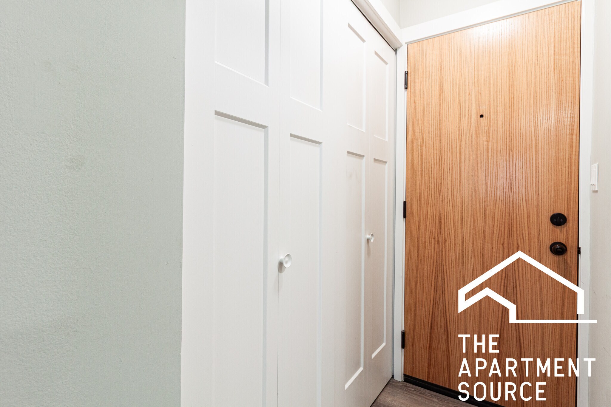 Building Photo - 529 W Surf St