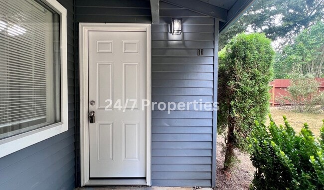 Building Photo - Newly Updated 1BD I 1BA - SANDY OR!