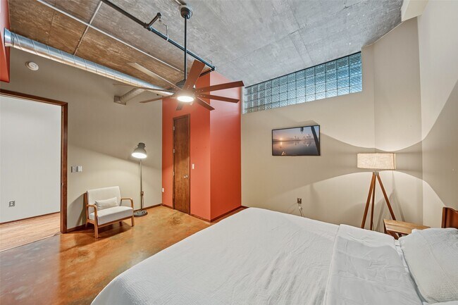 Building Photo - 505 Bastrop St