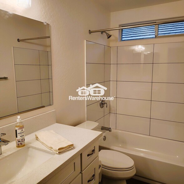 Building Photo - 1739 N Sinova