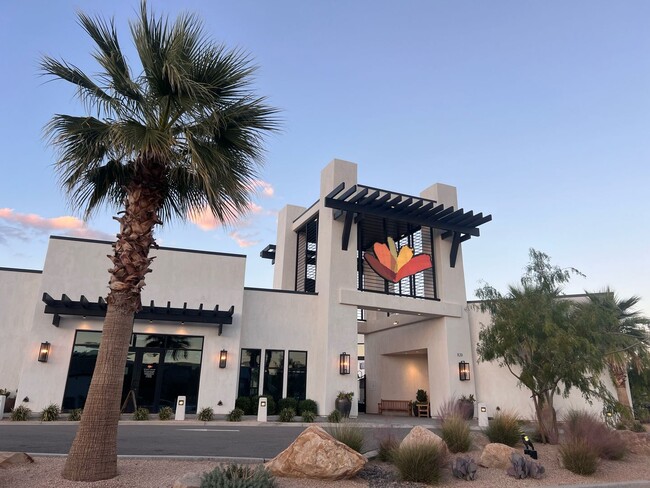 Building Photo - 4 Bed Desert Color Home!