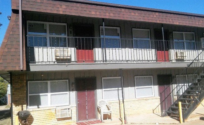 Building Photo - The Villa Manor In The Darralls Addition