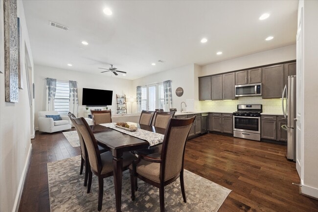 Building Photo - 8806 Hollister Pine Ct