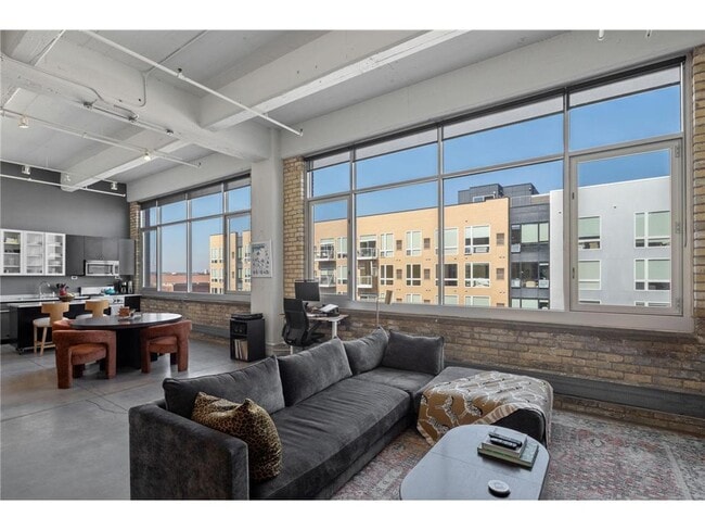 Building Photo - 700 N Washington Ave