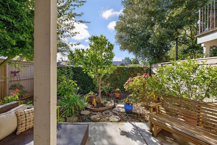 Building Photo - 211 Stony Point Rd