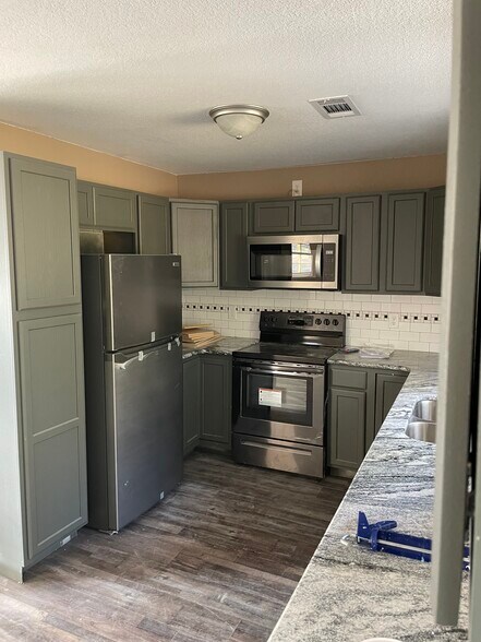 Building Photo - 272 Harp Loop