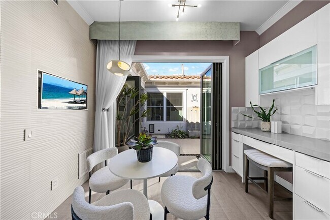 Building Photo - 58 Victoria