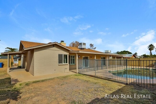Building Photo - 1209 W Palo Verde Dr