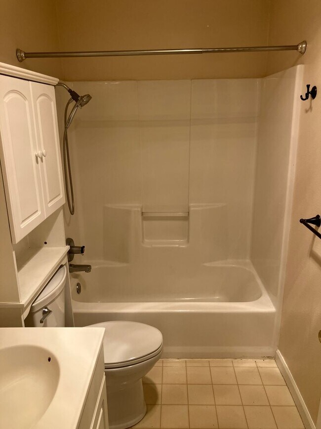 Building Photo - 3096 Deering Dr NW