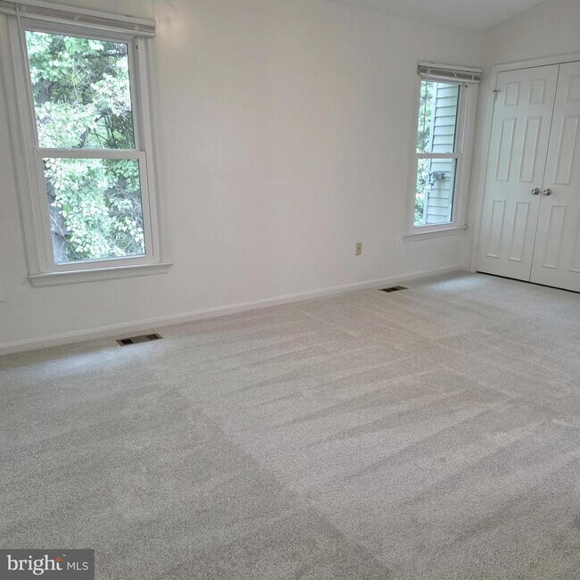 Building Photo - 10617 Pine Haven Terrace