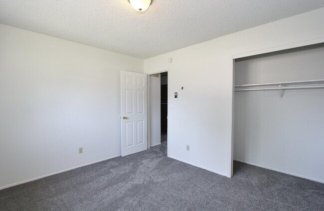 Building Photo - 1505 E Beech St