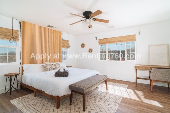 Building Photo - Huge 3 Bed 2 Bath Home With Spectacular City Views!