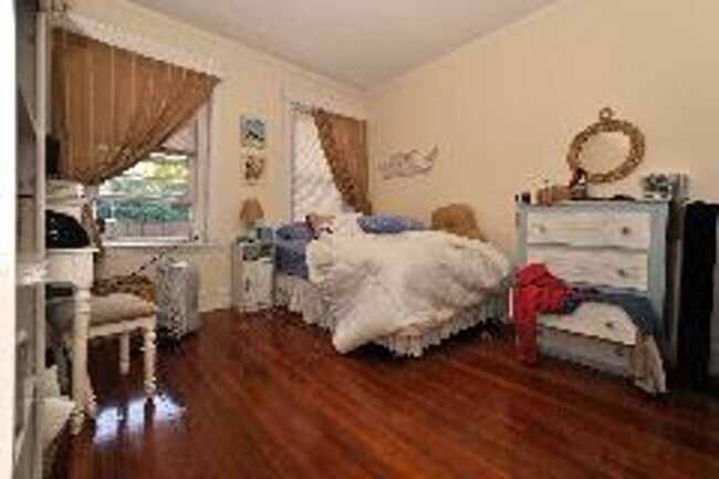 Building Photo - Spacious, Sunny and Renovate Cleveland Circle 4 Bed/2 Bath w/Porch on Strathmore Rd for 9/1/2026