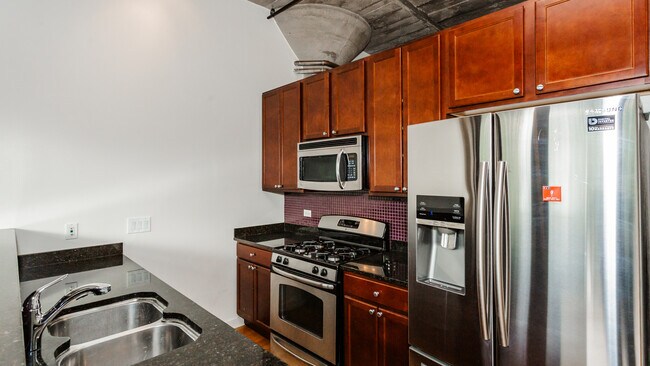 Building Photo - 1110 W 15th St