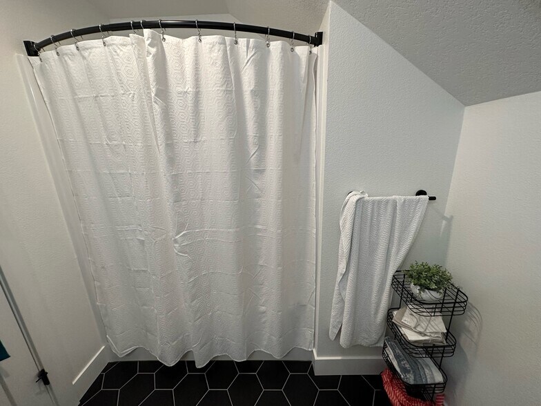 Building Photo - 3674 NE Jacob St