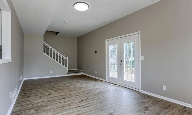 Building Photo - Country Club 5 Bedroom!