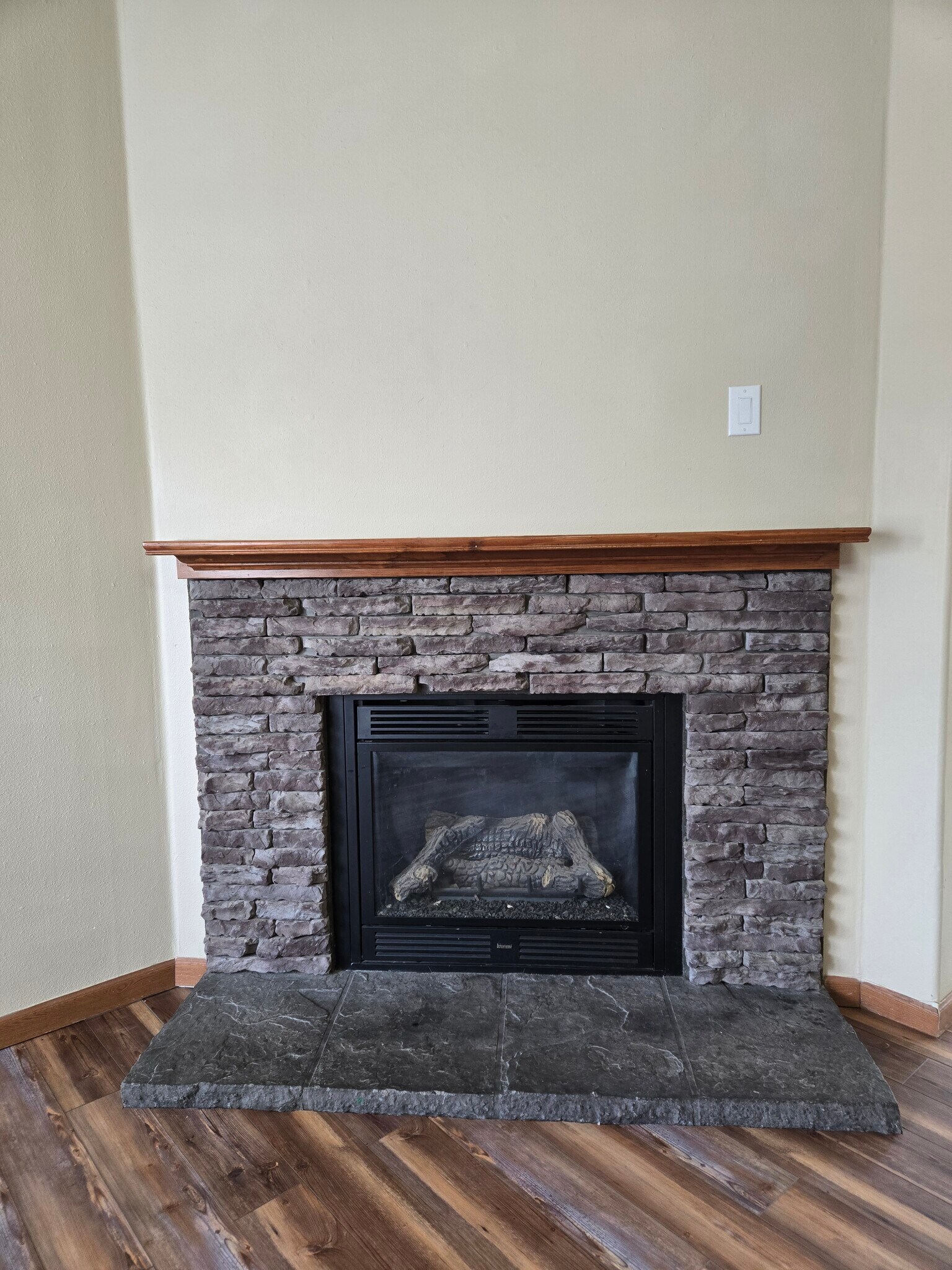 Building Photo - 583 S Carriage Dr