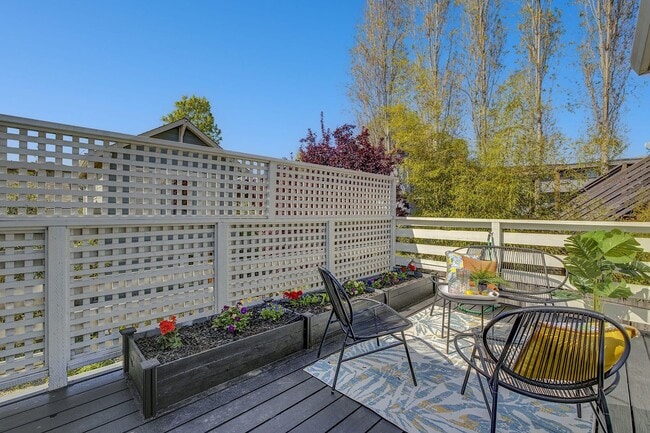 Building Photo - Wonderful House with Huge Deck in an Amazing Location