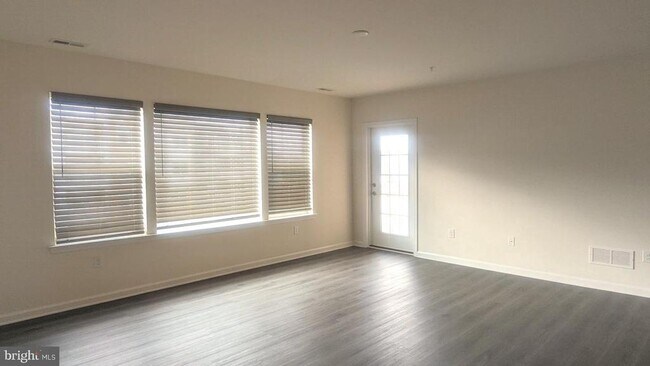 Building Photo - 24238 Zinfandel Ln