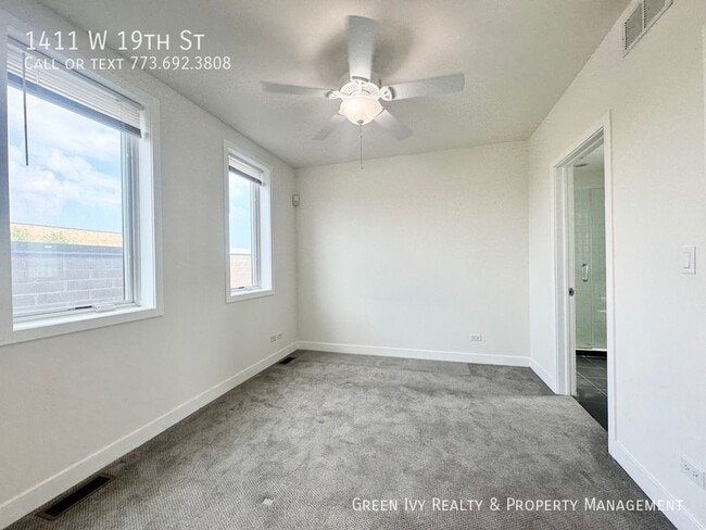 Building Photo - 1411 W 19th St